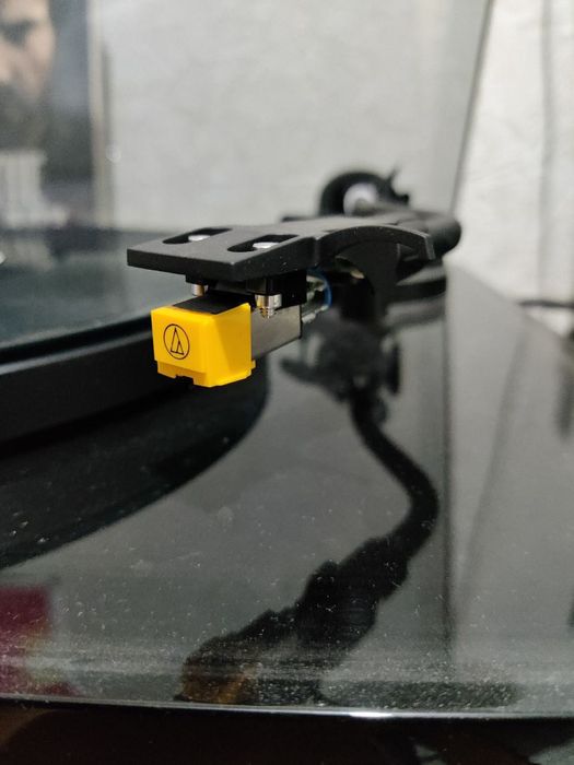 Виниловый проигрыватель Fluance RT-80 + пластинки.