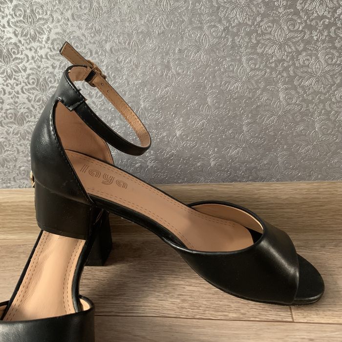 Босоножки женские