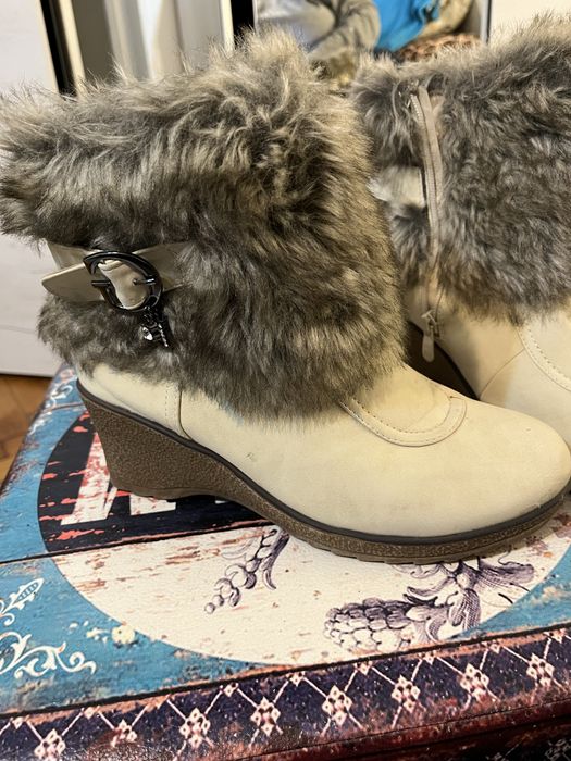 Botine dama elegante cu blanita si fermoar marime 39 in stare f buna