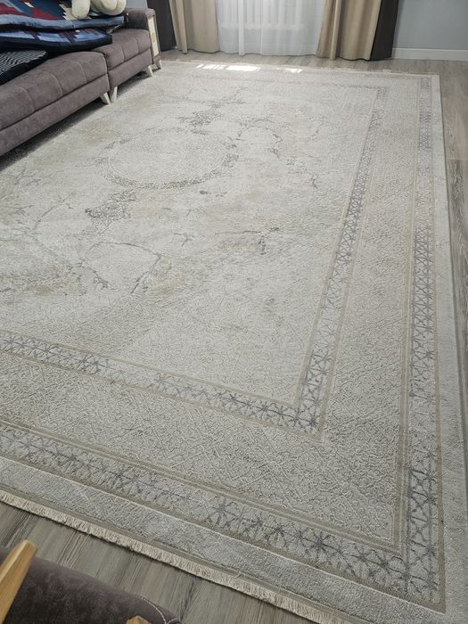 Продаю ковёр в гостиную