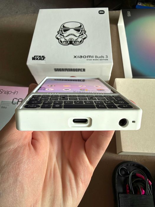 Ikko Mind One Pro 256gb with keyboard рядък и интересен смарфон, нов