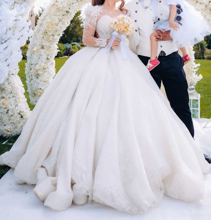 Rochie de mireasa printesa +  3crinoline + voal dublu 4 m + voal 1,5 m