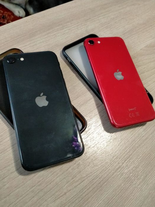 Продам Айфон се 2020