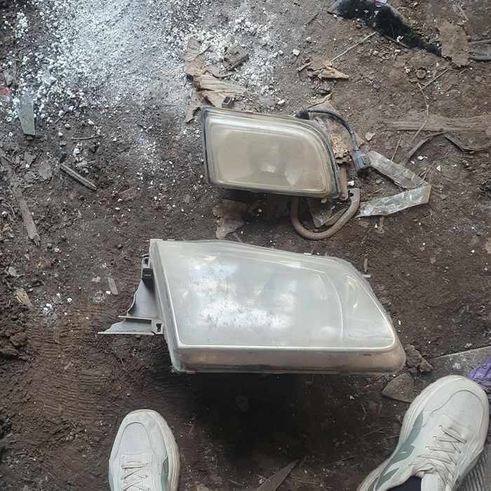 Запчасти от мазды 323 .