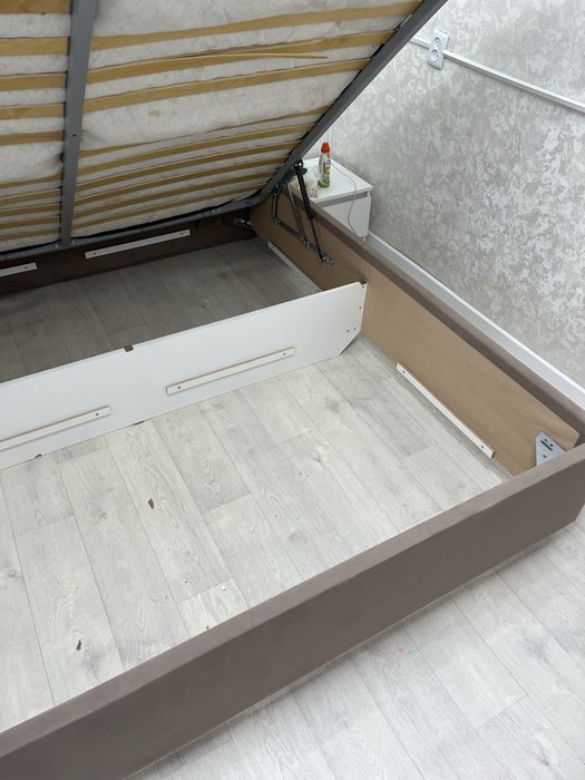 Кровать двуспальная