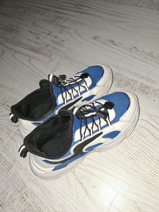RESERVED Sneakers на промоция!