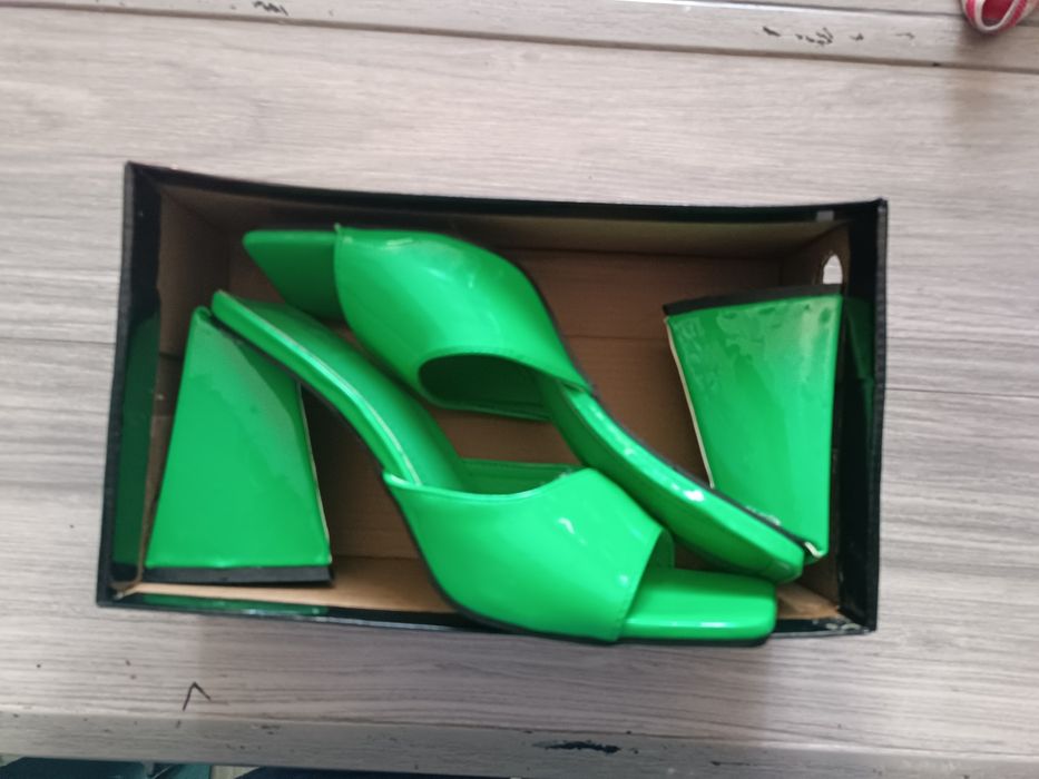 Босоножки шлепки от ju.st