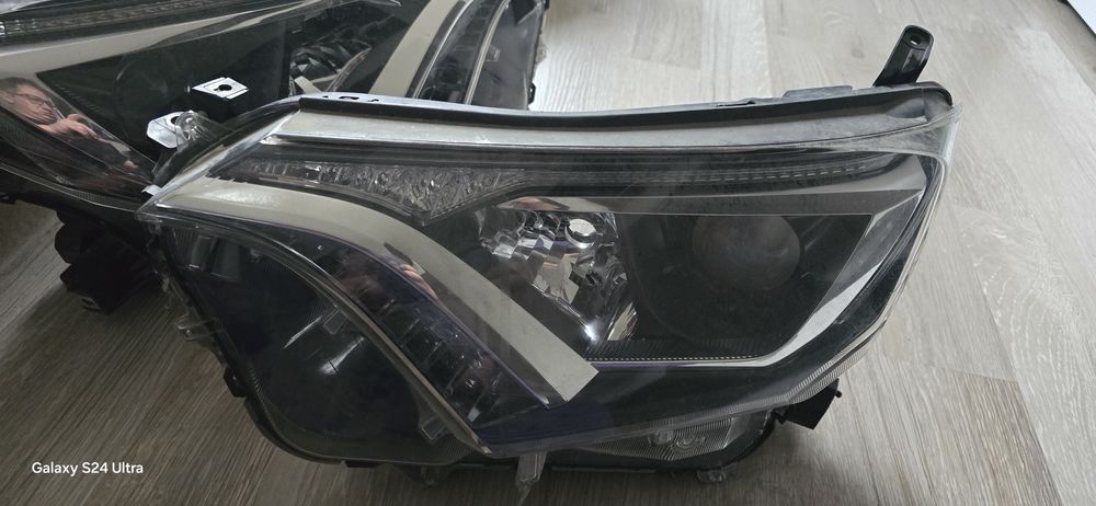 Far stanga / dreapta toyota model dupa 2015