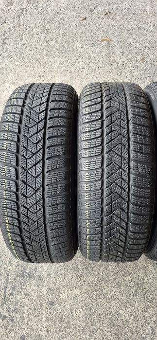 4 anvelope iarna runflat Pirelli 225/50/18,dot 2022.Pretul este pe bucata.