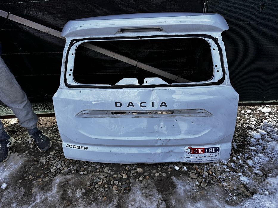Hayon dacia jogger.