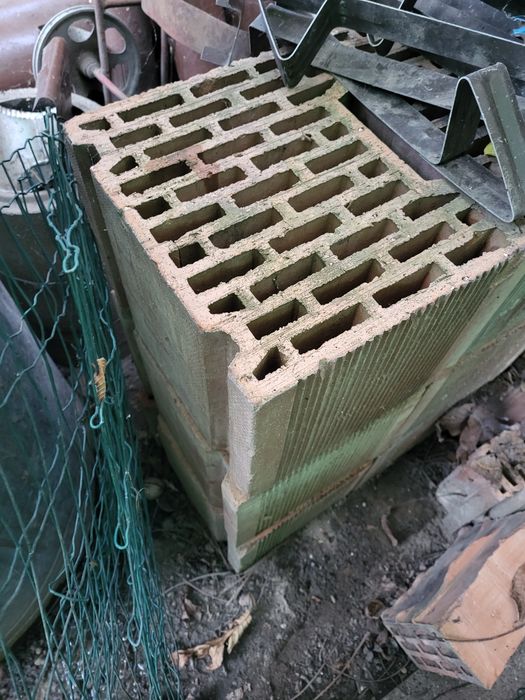 Materiale constructii ( caramida, cos fum, burlane)