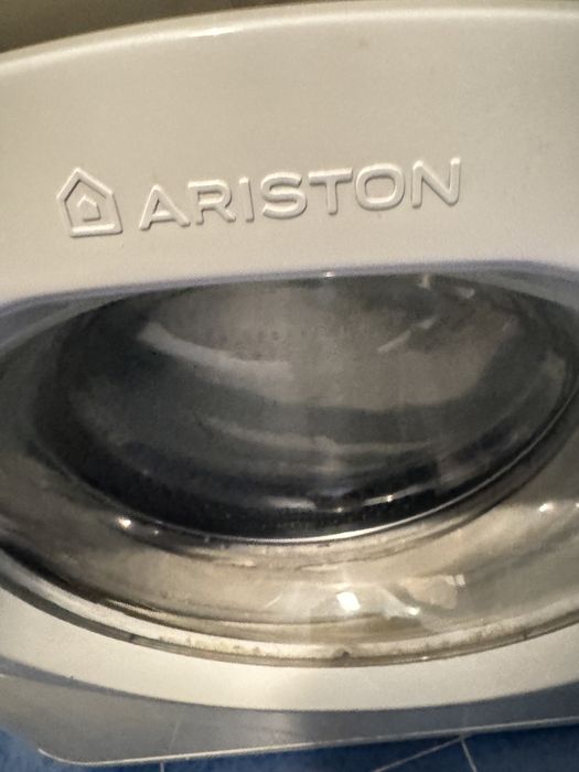Стиральная машина Ariston..AVSL129