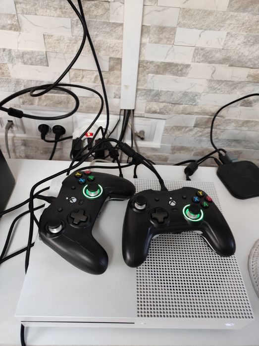 Xbox one 1tb/ 2x controller/5 jocuri