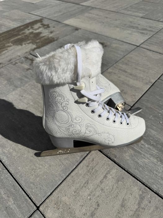 Patine gheata dama marimea 36 din piele