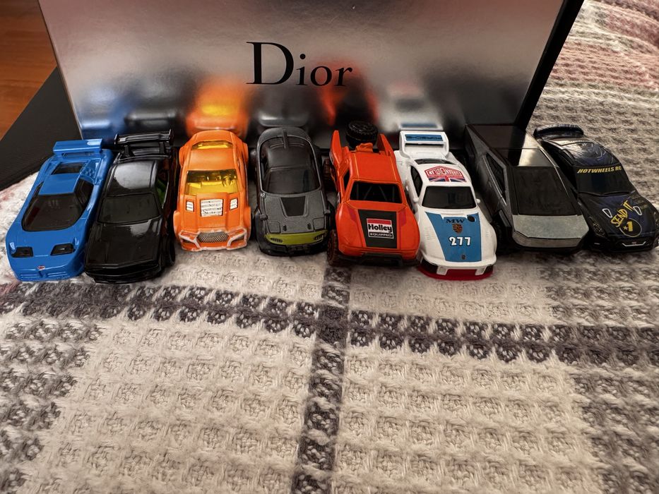 Игрушечные машинки Hot wheels
