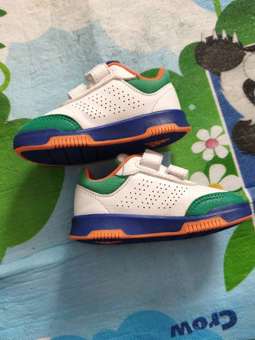 Маратонки Адидас номер 22