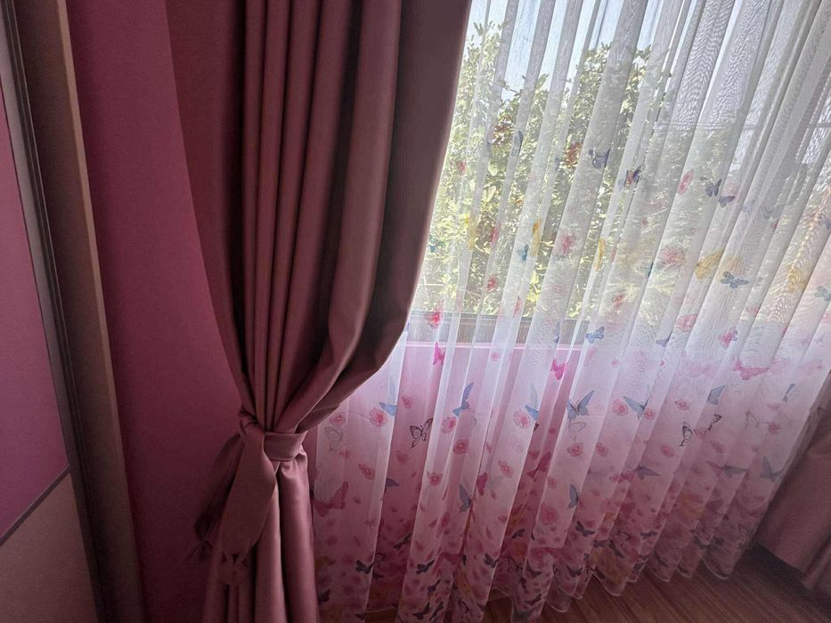 Бяло тънко перде с ПЕПЕРУДИ