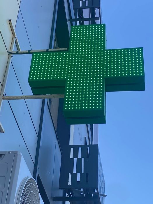 Продам аптечный крест 80*80