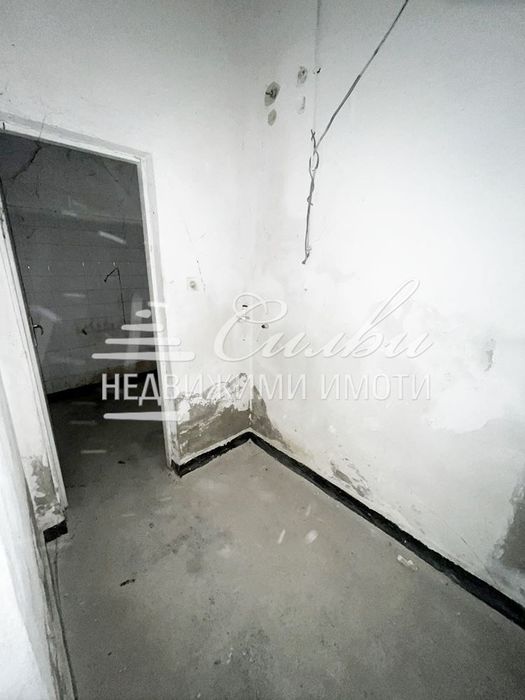 Дава се под наем Склад в Шумен, Промишлена зона - 504 кв.м за 1234.2 € - Снимка #3