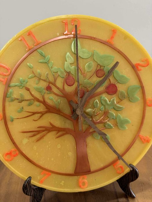 Ръчно изработен часовник - дървото на живота, с луминисцентни цифри