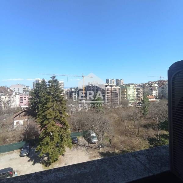 ЕРА Фаворит предлага ексклузивно под наем уютен тристаен апартамент в