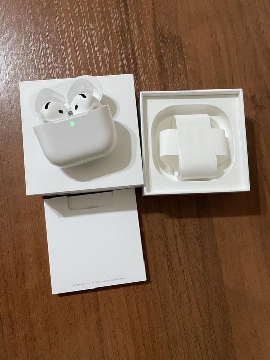 Наушники Apple AirPods 4