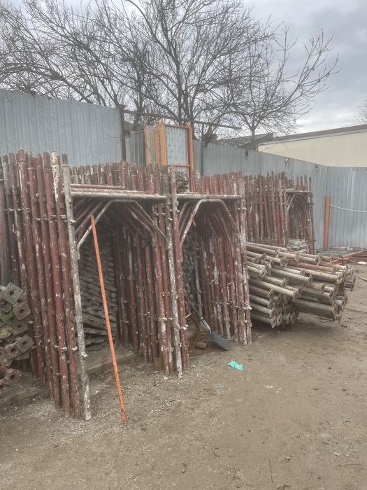 Închirez schela si popii metalici