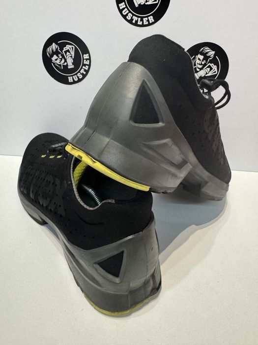 Работни обувки с метално бомбе UVEX .Номер 45