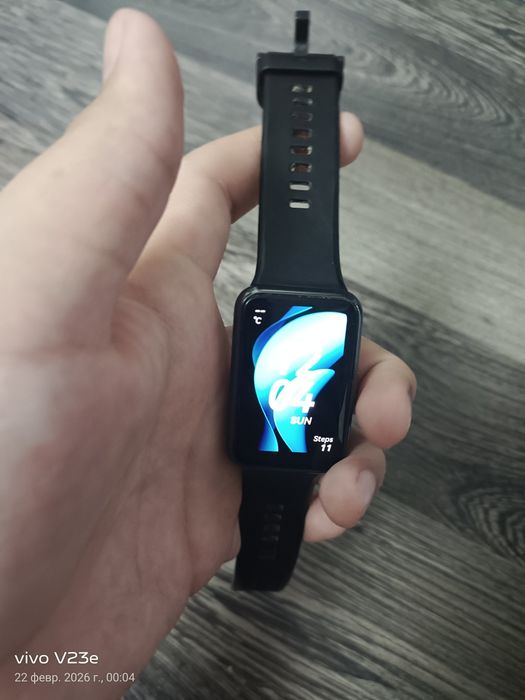 Продам часы Huawei watch fit