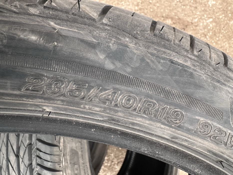 Шины 235/40R19 (4шт)