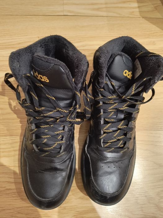 Зимни обувки Adidas номер 40