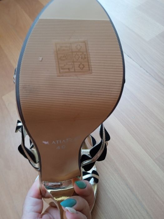 Дамски сандали на ток