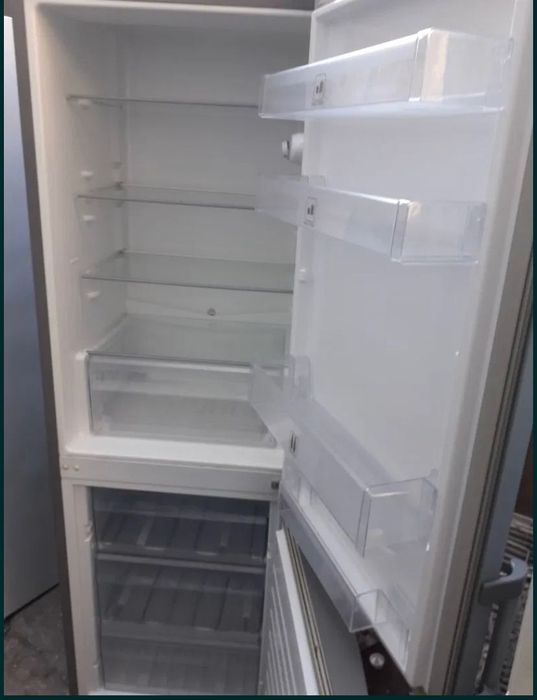 Combina indesit albă