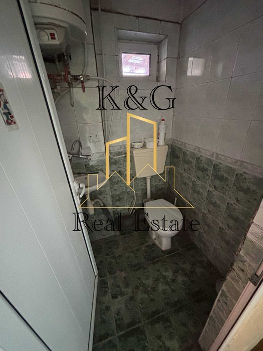 Двуетажна тухлена на гредоред къща в кв " Житница "