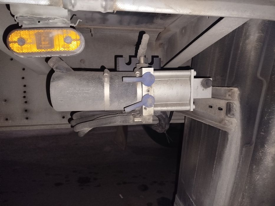 Vând semiremorca Schmitz