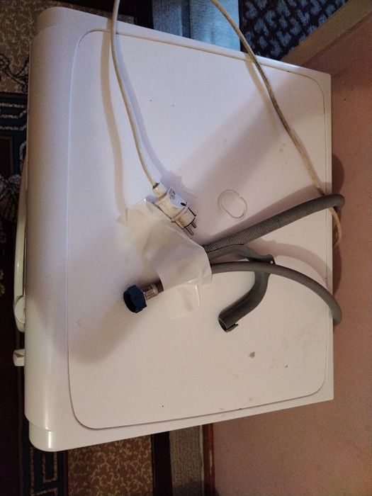 Стиральная машина (5 кг) Indesit цена миллион (можно договорится)