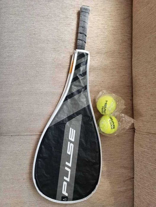 Ракета за тенис на корт