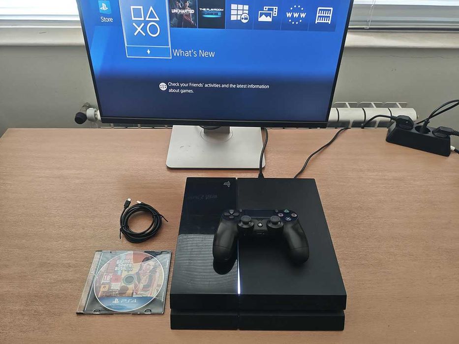 Playstation 4 със джойстик, кабели и подарък игра GTA 5, PS4 конзола