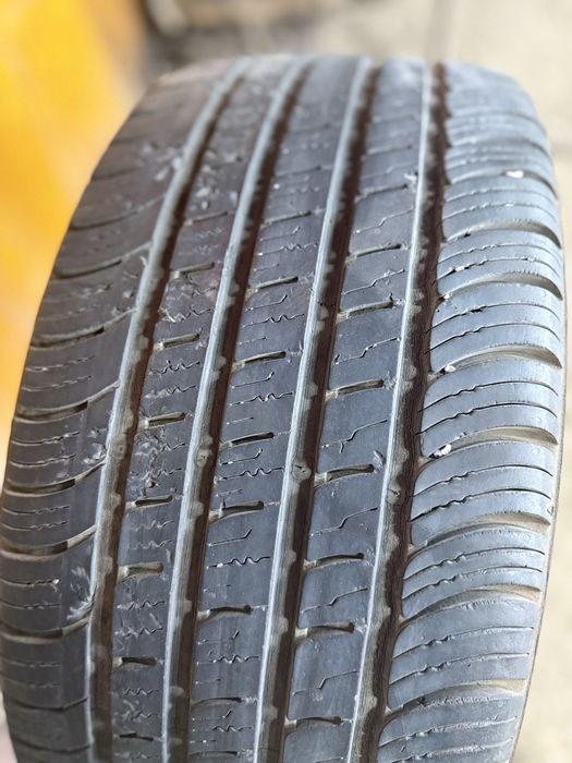 245/40/19 Kumho.