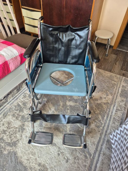 Продам инвалидную коляску.