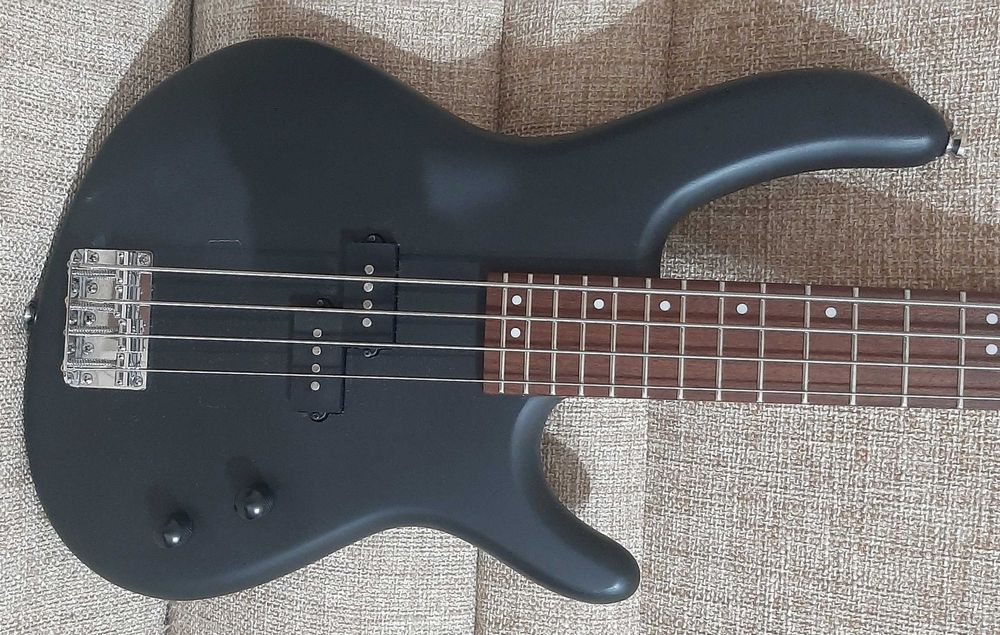 Бас гитара Cort P bass