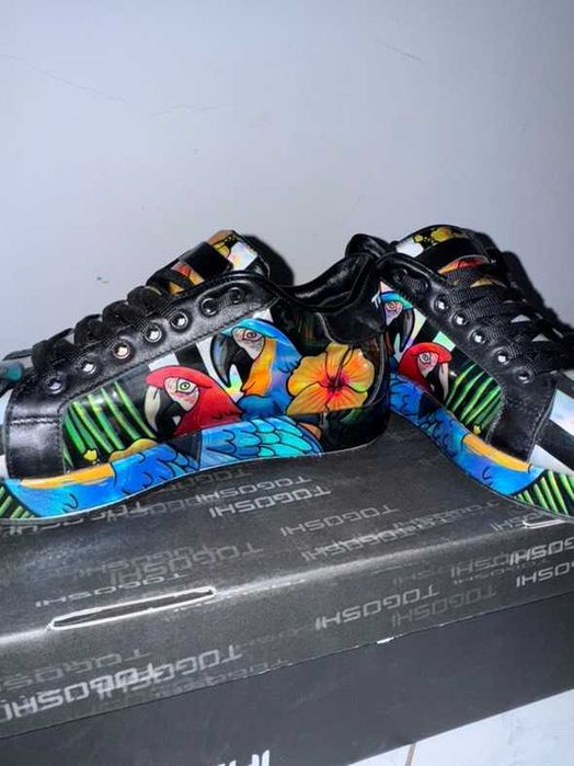 обувки TOGOSHI с шарени папагали