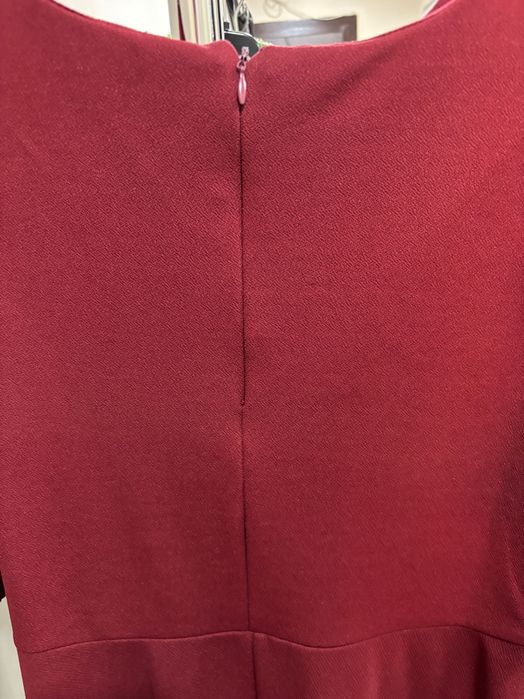 Дамска бордо рокля миди с панделка