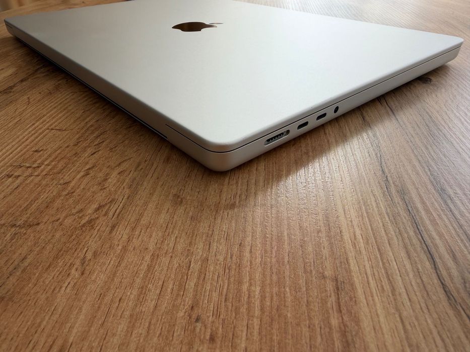MacBook Pro 16" M4 PRO Chip 14-CPU/20-GPU/24GB RAM/512 SSD