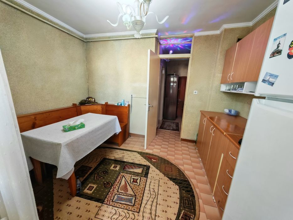 Apartament cu 3 camere Mioveni, zona central