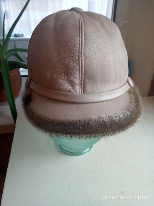 Продаю кожаную кепку.