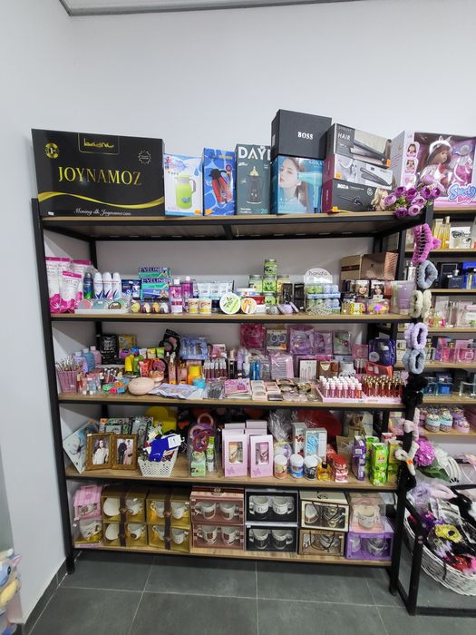 Loft vitrina kreslo kassa stol mebel sotilad