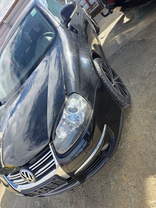 Dezmembrez Volkswagen Jetta 1.6mpi 1.6fsi 1.8tfsi 2.0tdi