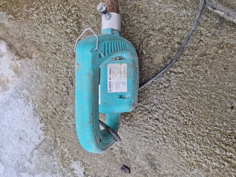 Vibrator beton imer