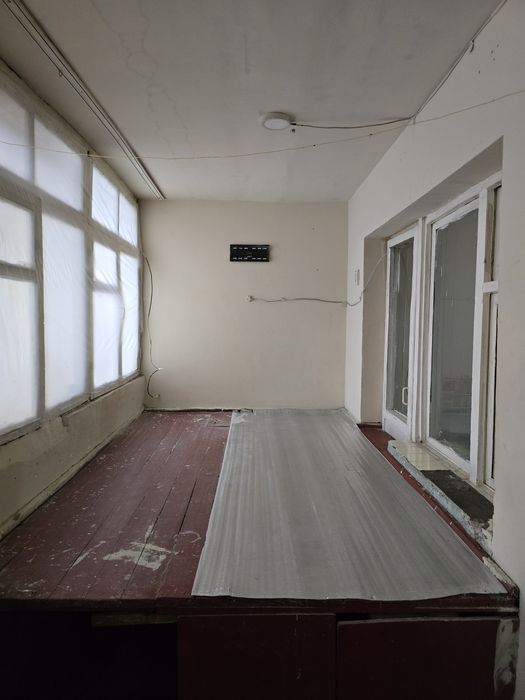 Yangiyul tumani, O'zbekiston temiryul bekati yonida, 3 xonalik uy